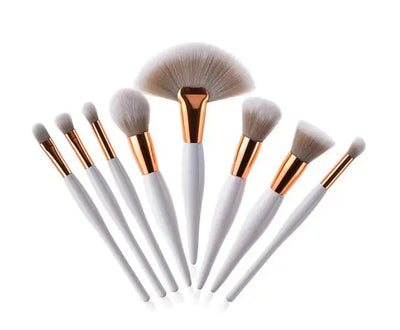 8-Piece Makeup Brush Set with Black Handle and Silver Tubes Ferdigstelt